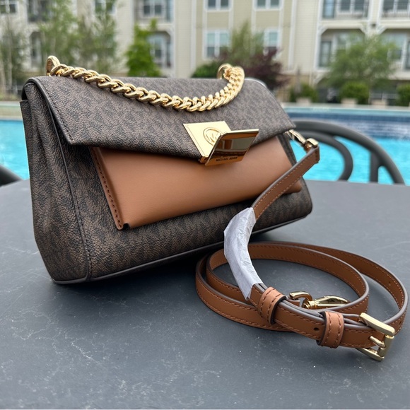 ❗️SOLD ❗️Michael Kors Lita Medium Monogram Shoulder Crossbody Bag - Picture 11 of 12